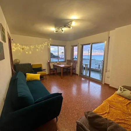 Beachfront Apartment Sant Salvador