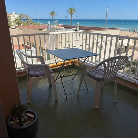 Beachfront Apartment *