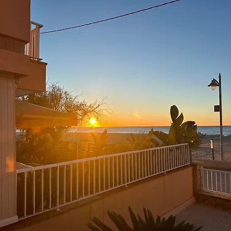Beachfront شقة