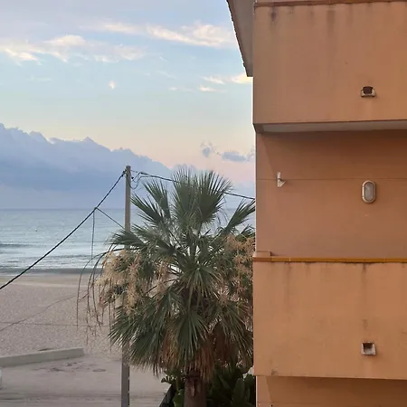 Apartment Beachfront Sant Salvador