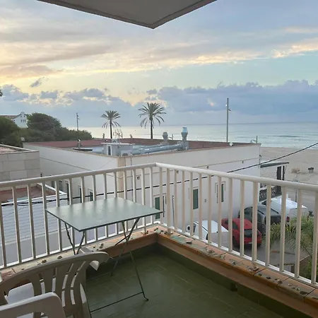 Beachfront Apartment Sant Salvador